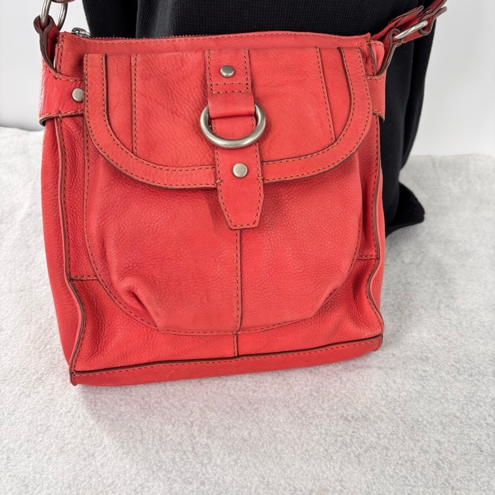 Vtg Fossil Leather crossbody bag 9x9x2” Peach color